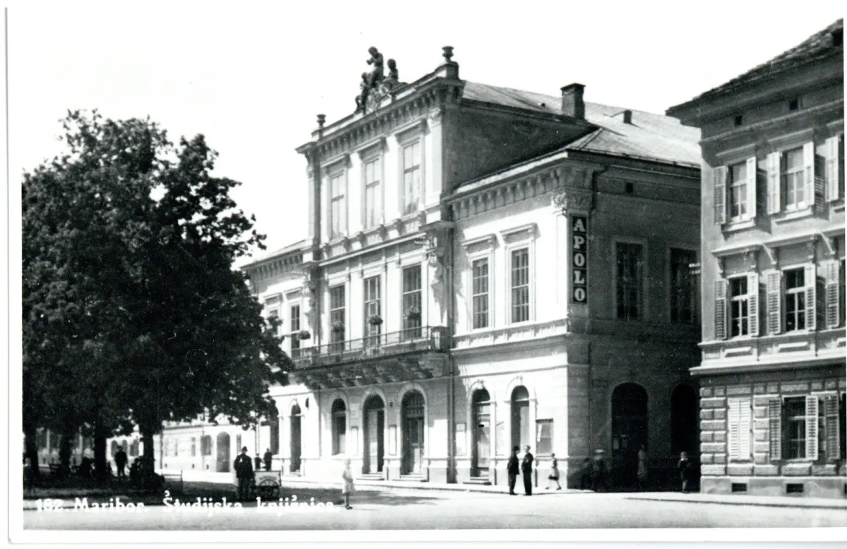 fotografija gledališke stavbe
