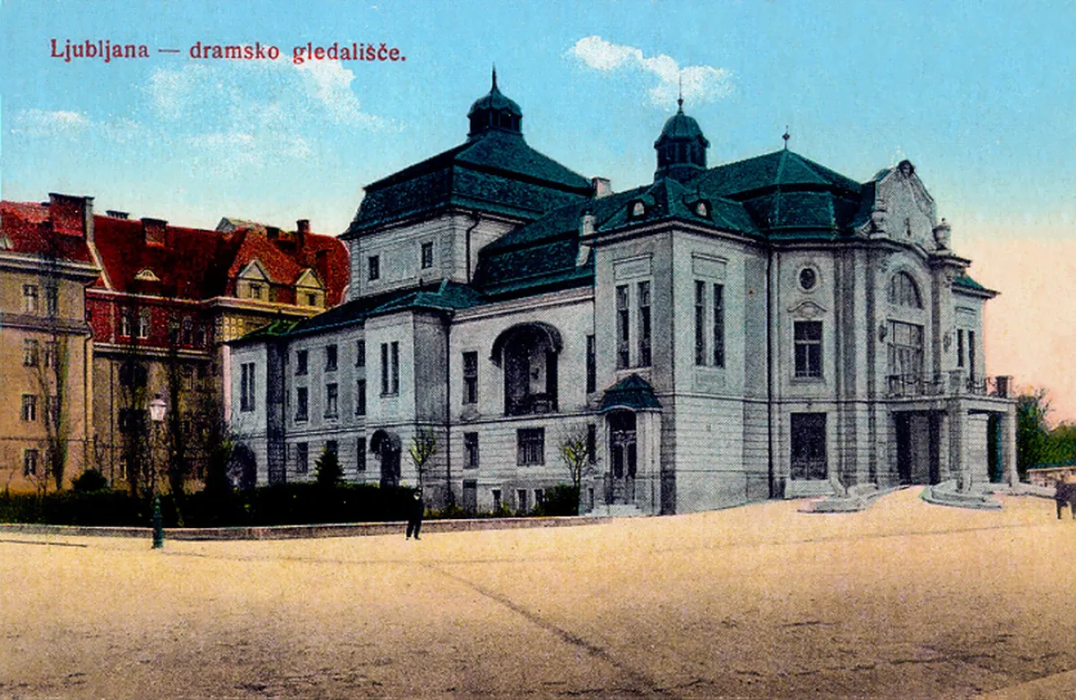 fotografija gledališke stavbe